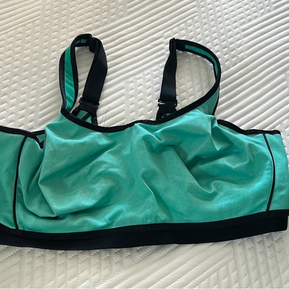 Wacoal Green and Black Sports Bra.